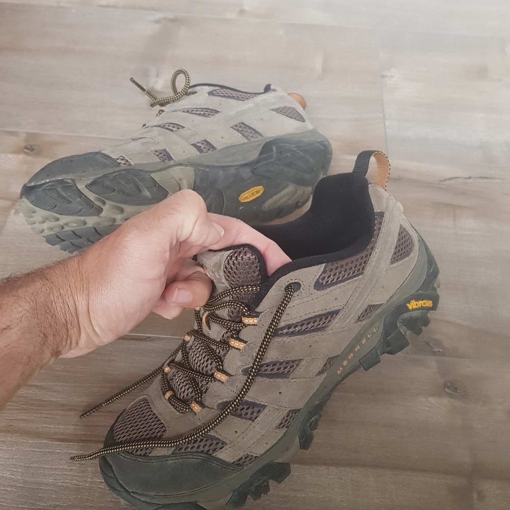 Merril hiking shoes